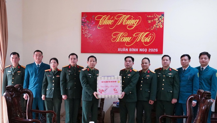 Thiếu tướng Nguyễn Đình Lưu, Phó Tư lệnh Bộ Tư lệnh Thủ đô Hà Nội thăm và làm việc với Ban Chỉ huy Quân sự phường Chương Mỹ- Ảnh 8.