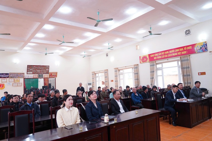 Lấy ý kiến cử tri nơi cư trú đối với các ứng cử viên HĐND nhiệm kỳ 2026–2031 tại tổ dân phố Quyết Tiến- Ảnh 2.