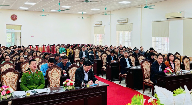 Nam Phù khen thưởng 13 tập thể, cá nhân tiêu biểu trong công tác tín dụng chính sách xã hội- Ảnh 1.