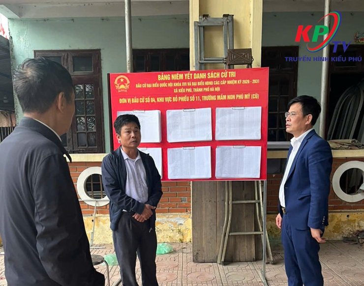 KIỀU PHÚ TĂNG CƯỜNG KIỂM TRA CÔNG TÁC NIÊM YẾT DANH SÁCH CỬ TRI PHỤC VỤ BẦU CỬ- Ảnh 1.