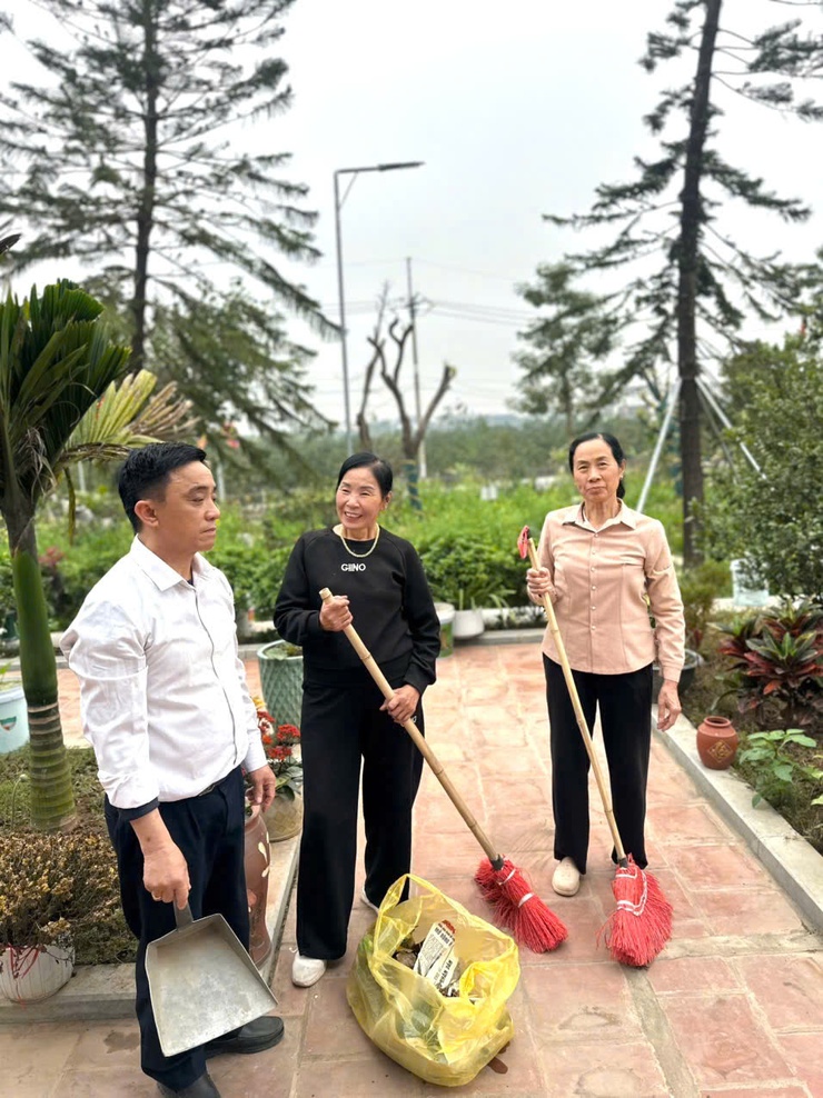 Những người cao tuổi thầm lặng quét dọn, bảo vệ giá trị Đình Vân Cốc- Ảnh 1.