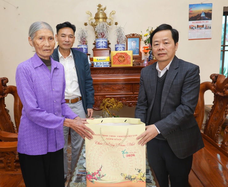 Các đồng chí lãnh đạo xã thăm, tặng quà nhân dịp Tết Nguyên đán Bính Ngọ 2026- Ảnh 5.
