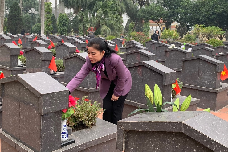 Phường Thanh Xuân: Thành kính Lễ dâng hương, báo công nhân kỷ niệm 96 năm Ngày thành lập Đảng- Ảnh 1.