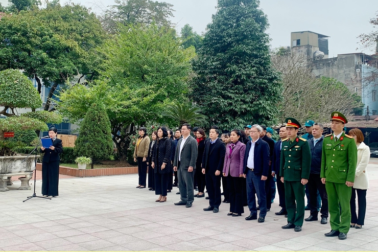 Phường Thanh Xuân: Thành kính Lễ dâng hương, báo công nhân kỷ niệm 96 năm Ngày thành lập Đảng- Ảnh 2.