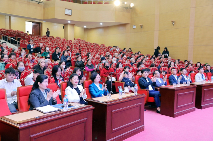 Xuân ấm áp đến với những hoàn cảnh khó khăn ở phường Thanh Xuân- Ảnh 1.