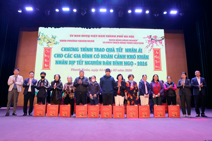 Xuân ấm áp đến với những hoàn cảnh khó khăn ở phường Thanh Xuân- Ảnh 10.