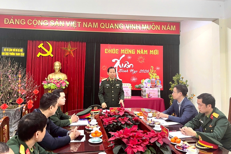 Đồng chí Thiếu tướng Nguyễn Đình Lưu - Phó Tư lệnh Bộ Tư lệnh Thủ đô Hà Nội thăm, chúc Tết Ban CHQS phường Thanh Xuân- Ảnh 3.