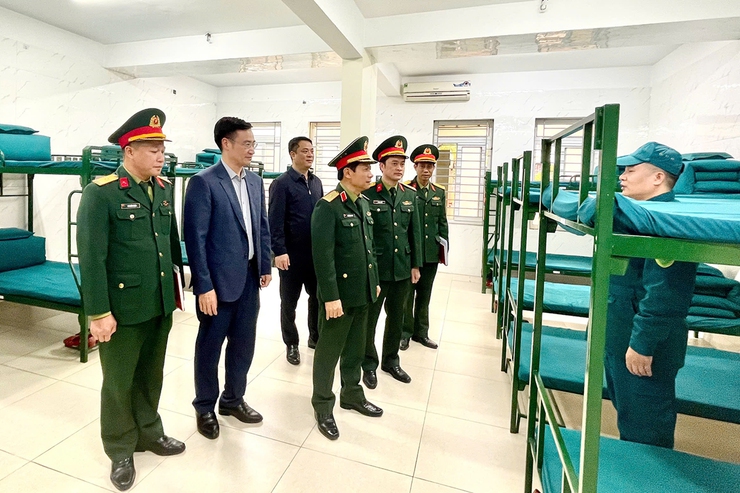 Đồng chí Thiếu tướng Nguyễn Đình Lưu - Phó Tư lệnh Bộ Tư lệnh Thủ đô Hà Nội thăm, chúc Tết Ban CHQS phường Thanh Xuân- Ảnh 7.