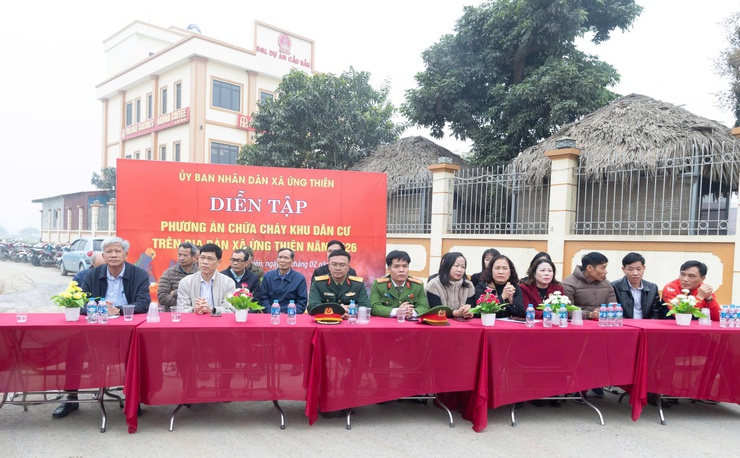 Xã Ứng Thiên chủ động diễn tập phương án chữa cháy và cứu nạn, cứu hộ bảo đảm an toàn cho Nhân dân dịp Tết Nguyên đán- Ảnh 1. Xã Ứng Thiên chủ động diễn tập phương án chữa cháy và cứu nạn, cứu hộ bảo đảm an toàn cho Nhân dân dịp Tết Nguyên đán- Ảnh 1.