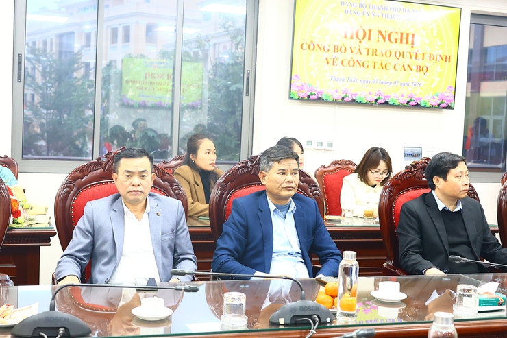 THẠCH THẤT CÔNG BỐ VÀ TRAO QUYẾT ĐỊNH VỀ CÔNG TÁC CÁN BỘ- Ảnh 8.