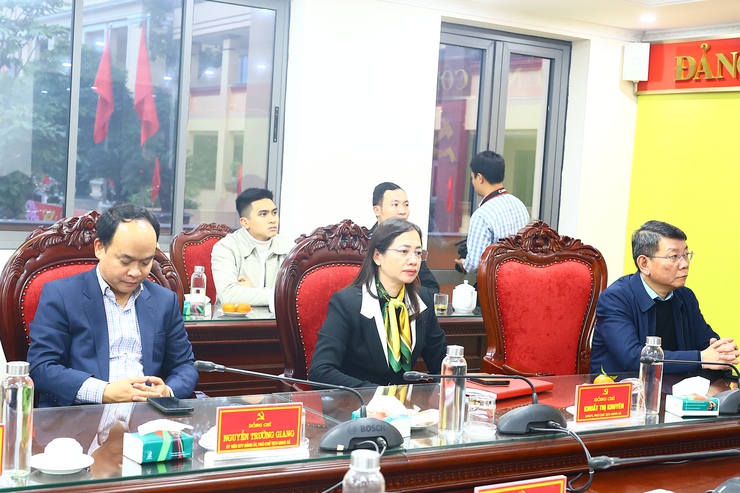 THẠCH THẤT CÔNG BỐ VÀ TRAO QUYẾT ĐỊNH VỀ CÔNG TÁC CÁN BỘ- Ảnh 5.