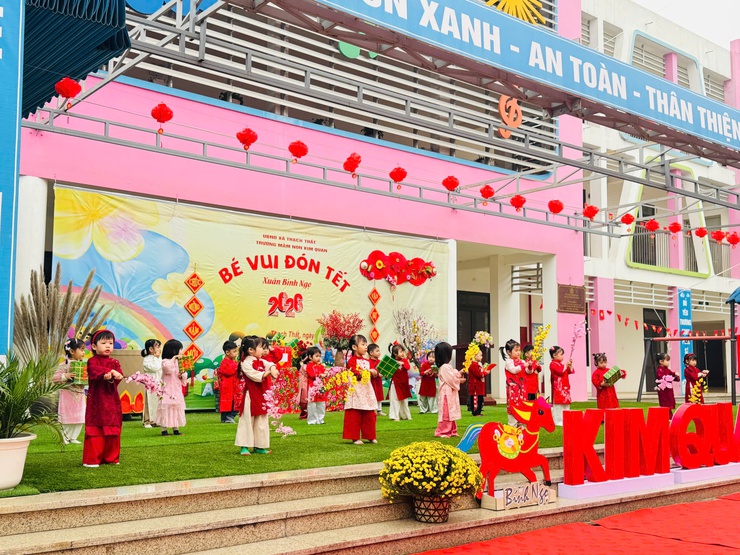 TRẢI NGHIỆM “BÉ VUI ĐÓN TẾT” - MỪNG XUÂN BÍNH NGỌ 2016 TẠI TRƯỜNG MẦM NON KIM QUAN - Ảnh 1.
