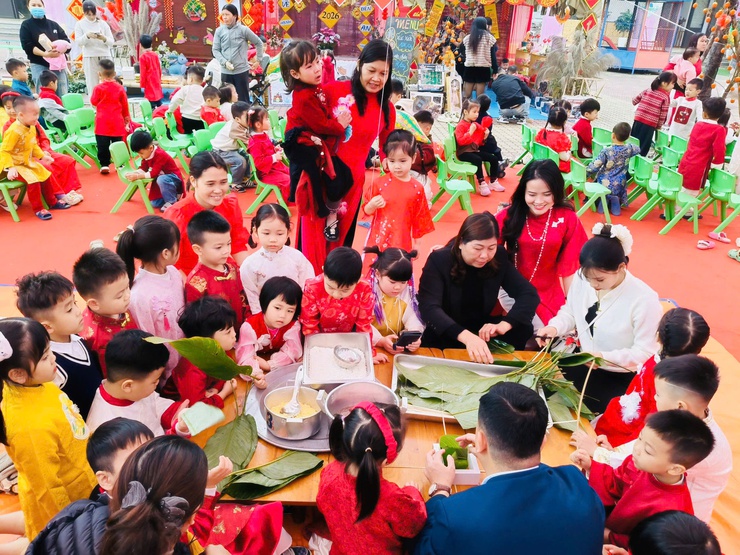 TRẢI NGHIỆM “BÉ VUI ĐÓN TẾT” - MỪNG XUÂN BÍNH NGỌ 2016 TẠI TRƯỜNG MẦM NON KIM QUAN - Ảnh 7.