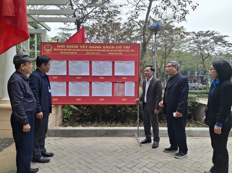 Phường Việt Hưng niêm yết danh sách cử tri bầu cử Đại biểu Quốc hội khóa XVI và đại biểu HĐND các cấp nhiệm kỳ 2026 - 2031- Ảnh 3.