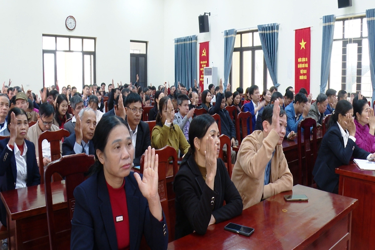 HĐND XÃ ỨNG HOÀ TỔ CHỨC KỲ HỌP THỨ TƯ KỲ HỌP CHUYÊN ĐỀ XEM XÉT, QUYẾT ĐỊNH NHIỀU NỘI DUNG QUAN TRỌNG.- Ảnh 4.