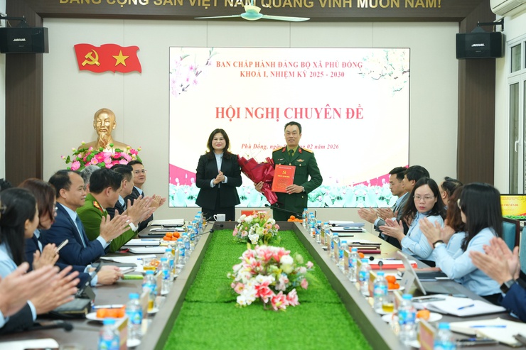 BAN CHẤP HÀNH ĐẢNG BỘ XÃ PHÙ ĐỔNG TỔ CHỨC HỘI NGHỊ CHUYÊN ĐỀ CÔNG BỐ QUYẾT ĐỊNH CHỈ ĐỊNH CÁN BỘ- Ảnh 3.