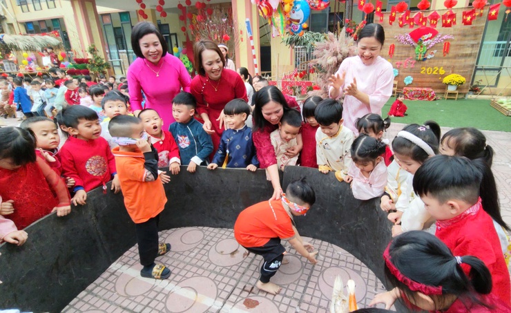 Rộn ràng sắc xuân Hội chợ quê Trường Mầm non Sơn Đông

- Ảnh 4.