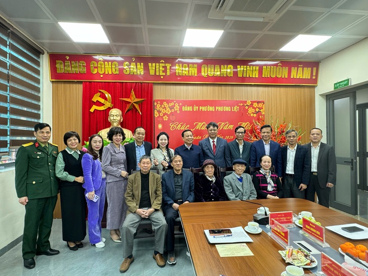 Phương Liệt tổ chức gặp mặt cán bộ lão thành cách mạng, cán bộ tiền khởi nghĩa, cán bộ thuộc diện Ban Thường vụ Thành uỷ quản lý nghỉ hưu trên địa bàn nhân dịp Tết Nguyên đán Bính Ngọ 2026- Ảnh 3.