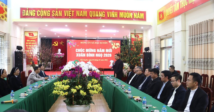     Linh mục các giáo xứ xã Đại Xuyên chúc Tết lãnh đạo xã, khẳng định tinh thần đoàn kết, đồng hành cùng phát triển  - Ảnh 2.