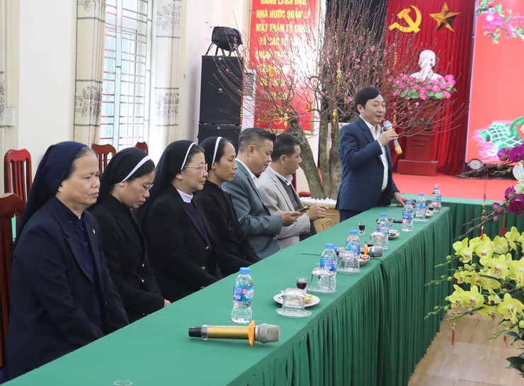     Linh mục các giáo xứ xã Đại Xuyên chúc Tết lãnh đạo xã, khẳng định tinh thần đoàn kết, đồng hành cùng phát triển  - Ảnh 3.