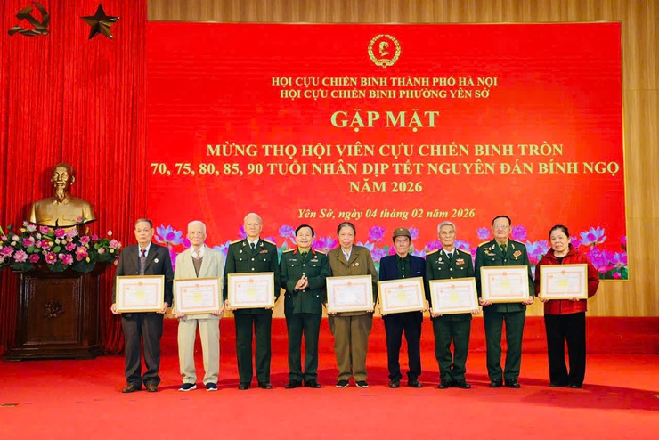 Ấm áp nghĩa tình đồng đội trong chương trình mừng thọ hội viên Cựu chiến binh phường Yên Sở- Ảnh 4.