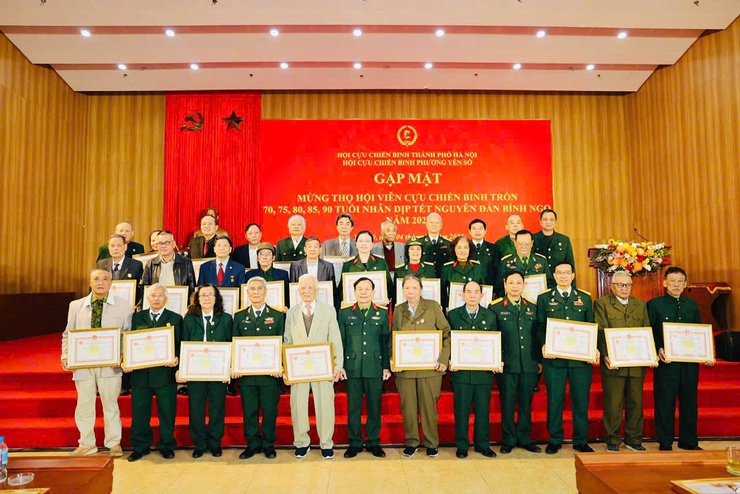 Ấm áp nghĩa tình đồng đội trong chương trình mừng thọ hội viên Cựu chiến binh phường Yên Sở- Ảnh 5.