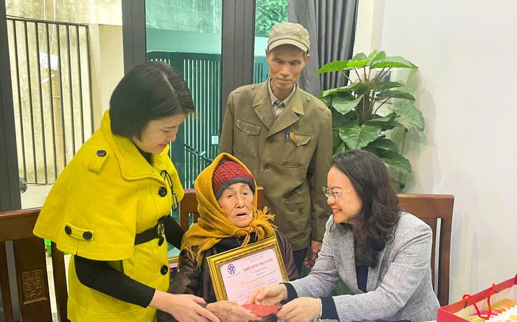 Các đồng chí lãnh đạo Đảng ủy - HĐND - UBND - Ủy ban MTTQ phường Tây Tựu thăm, tặng quà dịp Tết Nguyên đán Bính Ngọ 2026- Ảnh 2.