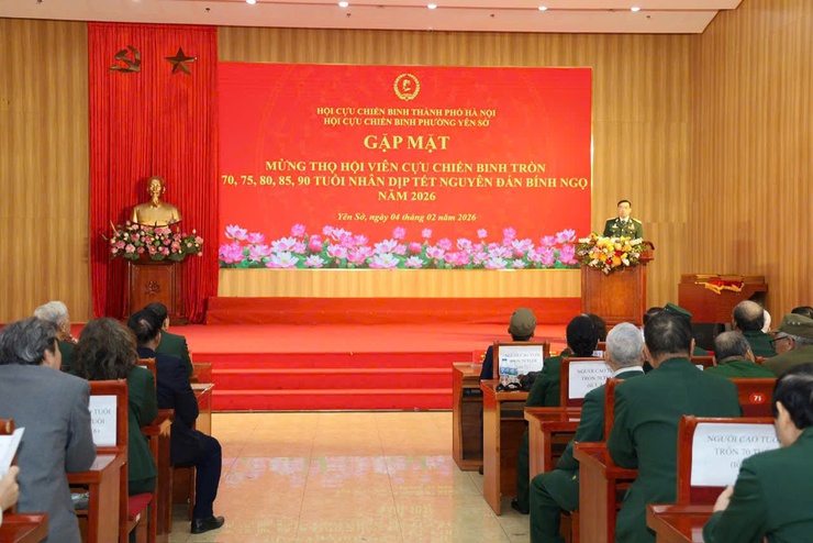 Ấm áp nghĩa tình đồng đội trong chương trình mừng thọ hội viên Cựu chiến binh phường Yên Sở- Ảnh 1.