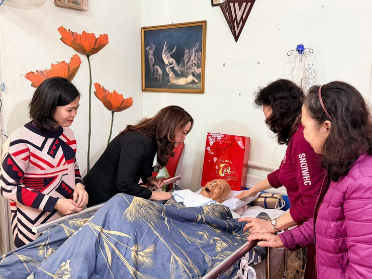 PHƯỜNG BA ĐÌNH TỔ CHỨC THĂM HỎI, TẶNG QUÀ GIA ĐÌNH CHÍNH SÁCH, DIỆN BẢO TRỢ XÃ HỘI NHÂN DỊP TẾT NGUYÊN ĐÁN BÍNH NGỌ 2026- Ảnh 11.