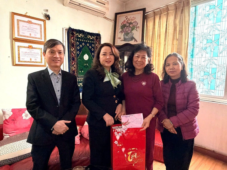 PHƯỜNG BA ĐÌNH TỔ CHỨC THĂM HỎI, TẶNG QUÀ GIA ĐÌNH CHÍNH SÁCH, DIỆN BẢO TRỢ XÃ HỘI NHÂN DỊP TẾT NGUYÊN ĐÁN BÍNH NGỌ 2026- Ảnh 12.