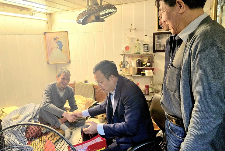 PHƯỜNG BA ĐÌNH TỔ CHỨC THĂM HỎI, TẶNG QUÀ GIA ĐÌNH CHÍNH SÁCH, DIỆN BẢO TRỢ XÃ HỘI NHÂN DỊP TẾT NGUYÊN ĐÁN BÍNH NGỌ 2026- Ảnh 9.