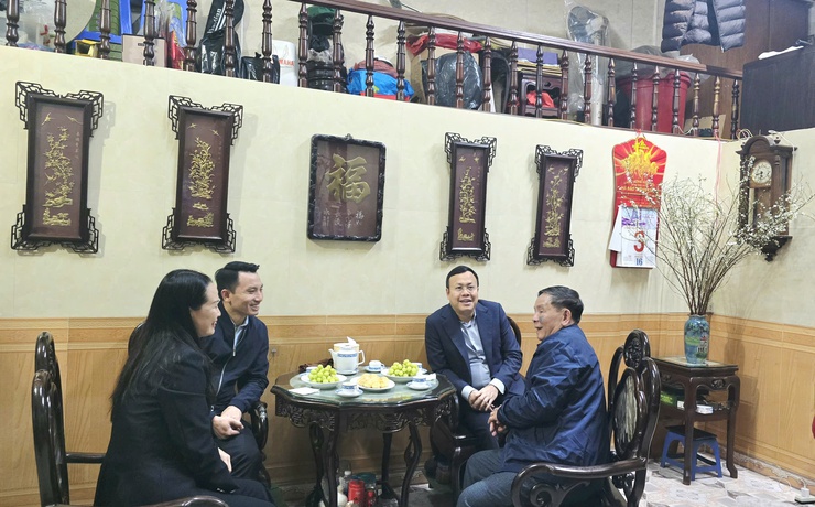 PHƯỜNG BA ĐÌNH TỔ CHỨC THĂM HỎI, TẶNG QUÀ GIA ĐÌNH CHÍNH SÁCH, DIỆN BẢO TRỢ XÃ HỘI NHÂN DỊP TẾT NGUYÊN ĐÁN BÍNH NGỌ 2026- Ảnh 5.