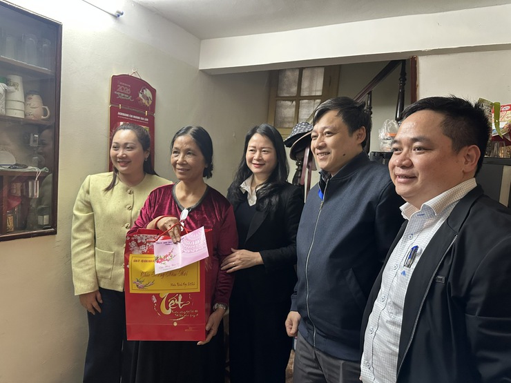 PHƯỜNG BA ĐÌNH TỔ CHỨC THĂM HỎI, TẶNG QUÀ GIA ĐÌNH CHÍNH SÁCH, DIỆN BẢO TRỢ XÃ HỘI NHÂN DỊP TẾT NGUYÊN ĐÁN BÍNH NGỌ 2026- Ảnh 14.