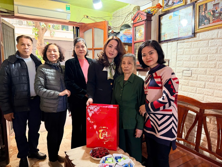 PHƯỜNG BA ĐÌNH TỔ CHỨC THĂM HỎI, TẶNG QUÀ GIA ĐÌNH CHÍNH SÁCH, DIỆN BẢO TRỢ XÃ HỘI NHÂN DỊP TẾT NGUYÊN ĐÁN BÍNH NGỌ 2026- Ảnh 18.