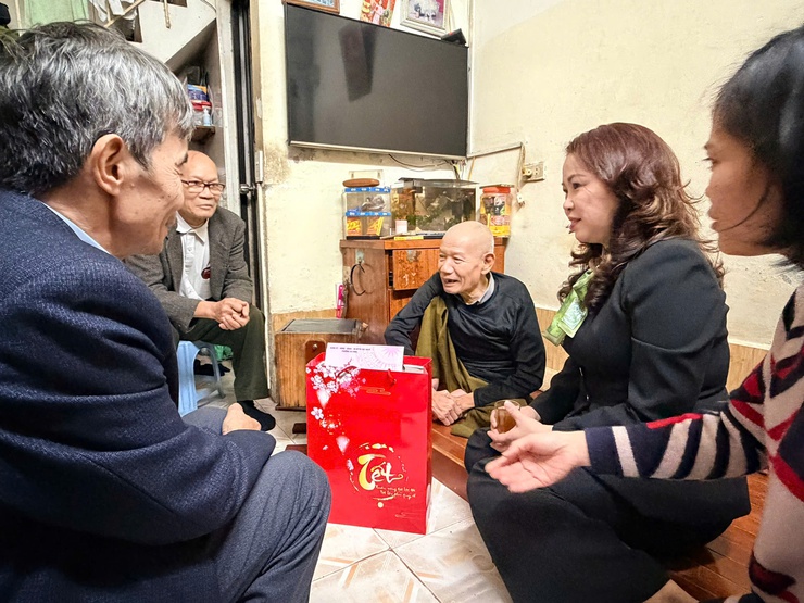 PHƯỜNG BA ĐÌNH TỔ CHỨC THĂM HỎI, TẶNG QUÀ GIA ĐÌNH CHÍNH SÁCH, DIỆN BẢO TRỢ XÃ HỘI NHÂN DỊP TẾT NGUYÊN ĐÁN BÍNH NGỌ 2026- Ảnh 19.