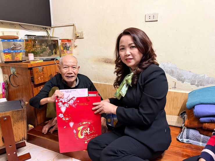 PHƯỜNG BA ĐÌNH TỔ CHỨC THĂM HỎI, TẶNG QUÀ GIA ĐÌNH CHÍNH SÁCH, DIỆN BẢO TRỢ XÃ HỘI NHÂN DỊP TẾT NGUYÊN ĐÁN BÍNH NGỌ 2026- Ảnh 20.