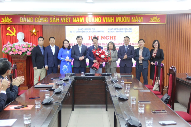 Phường Việt Hưng tổ chức hội nghị tiếp nhận 02 tổ chức cơ sở đảng và đảng viên.- Ảnh 4.