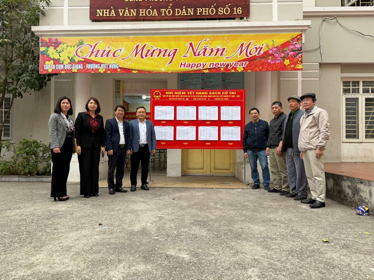 Phường Việt Hưng niêm yết danh sách cử tri bầu cử Đại biểu Quốc hội khóa XVI và đại biểu HĐND các cấp nhiệm kỳ 2026 - 2031- Ảnh 1.