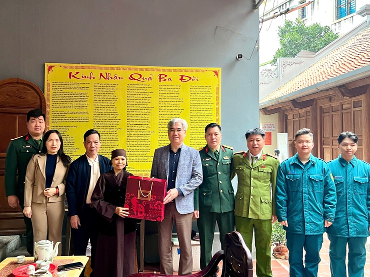 Phường Xuân Đỉnh: Thăm, tặng quà các cơ sở tôn giáo nhân dịp Tết Nguyên đán Bính Ngọ 2026- Ảnh 5.