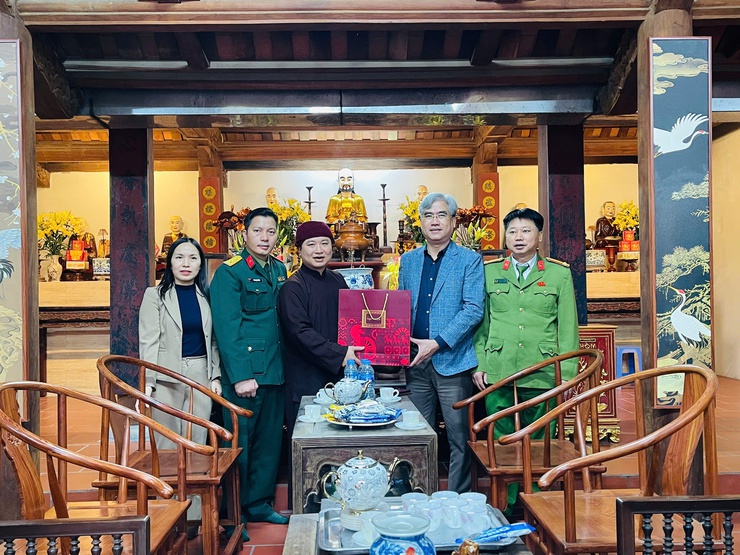 Phường Xuân Đỉnh: Thăm, tặng quà các cơ sở tôn giáo nhân dịp Tết Nguyên đán Bính Ngọ 2026- Ảnh 2.