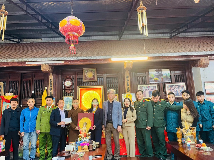 Phường Xuân Đỉnh: Thăm, tặng quà các cơ sở tôn giáo nhân dịp Tết Nguyên đán Bính Ngọ 2026- Ảnh 1.