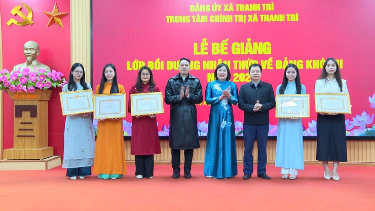 Lễ bế giảng lớp bồi dưỡng nhận thức về Đảng khóa II năm 2026- Ảnh 3.