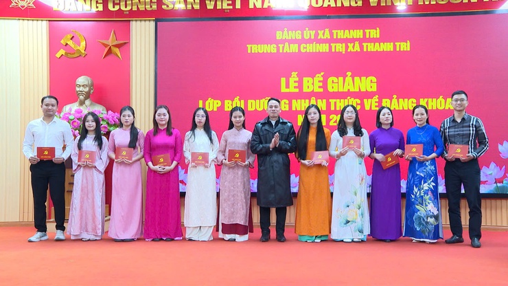 Lễ bế giảng lớp bồi dưỡng nhận thức về Đảng khóa II năm 2026- Ảnh 4.