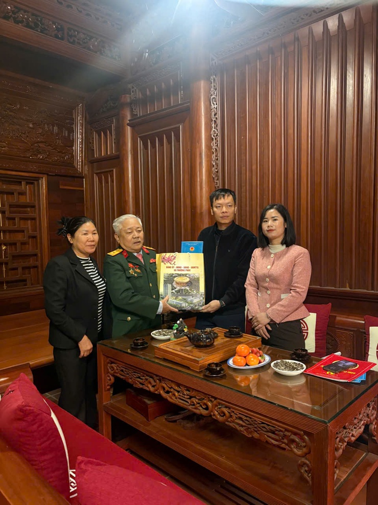 Đoàn lãnh đạo xã Thượng Phúc do đồng chí Đỗ Hồng Phong – Chủ tịch UBMTTQ xã làm trưởng đoàn thăm tặng quà Tết NCC trên địa bàn xã nhân dịp Tết Nguyên Đán 2026- Ảnh 2.