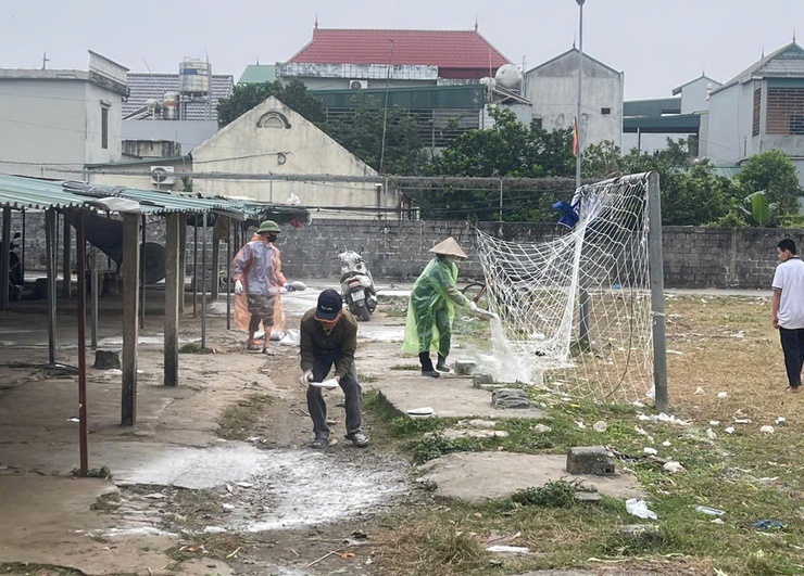 Phú Xuyên đồng loạt ra quân vệ sinh, tiêu độc khử trùng môi trường phòng chống dịch bệnh dịp Tết- Ảnh 3.
