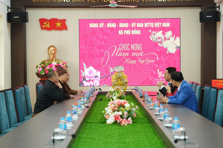 BAN TRỊ SỰ PHẬT GIÁO LIÊN XÃ GIA LÂM THĂM, CHÚC TẾT VÀ TẶNG QUÀ XÃ PHÙ ĐỔNG NHÂN DỊP TẾT BÍNH NGỌ 2026- Ảnh 1.