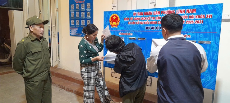 Niêm yết danh sách cử tri phục vụ cuộc bầu cử đại biểu Quốc hội và đại biểu HĐND các cấp nhiệm kỳ 2026 - 2030 trên địa bàn phường Lĩnh Nam- Ảnh 5.