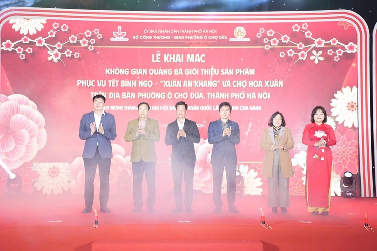 Phường Ô Chợ Dừa khai mạc Chợ hoa xuân “Xuân an khang” phục vụ tết Bính Ngọ 2026- Ảnh 3.