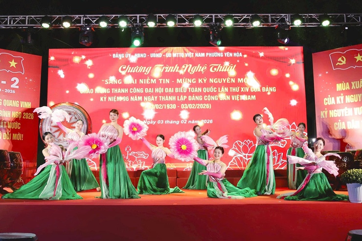 Phường Yên Hòa tổ chức chương trình nghệ thuật "Sáng mãi niềm tin - Chào kỷ nguyên mới" chào mừng thành công Đại hội XIV của Đảng- Ảnh 6.