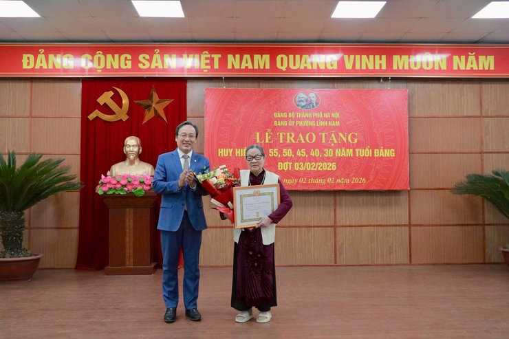 ĐẢNG BỘ PHƯỜNG LĨNH NAM TRANG TRỌNG TỔ CHỨC LỄ TRAO HUY HIỆU ĐẢNG ĐỢT 03/2/2026- Ảnh 10.